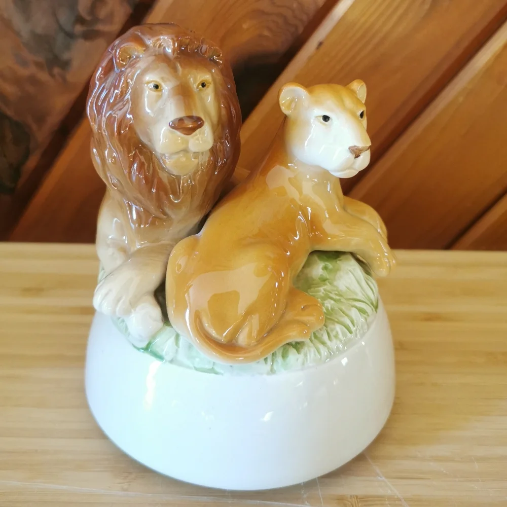 Vintage Otagiri “Born Free” Lions Music Box - Picture 3 of 8